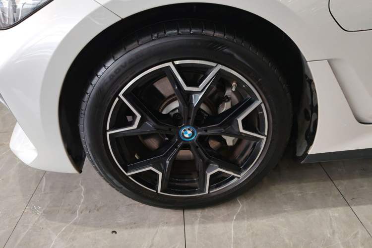 Used BMW i3 2023 eDrive 40 L Midnight Edition Exterior 4