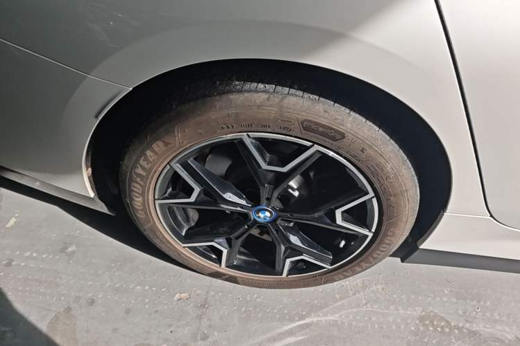 Used BMW i3 2023 eDrive 40 L Midnight Edition Exterior 5