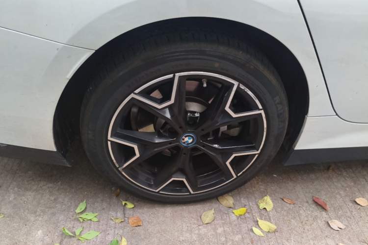 Used BMW i3 2023 eDrive 40 L Midnight Edition Exterior 5