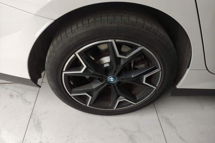 Used BMW i3 2023 eDrive 40 L Midnight Edition Exterior 5