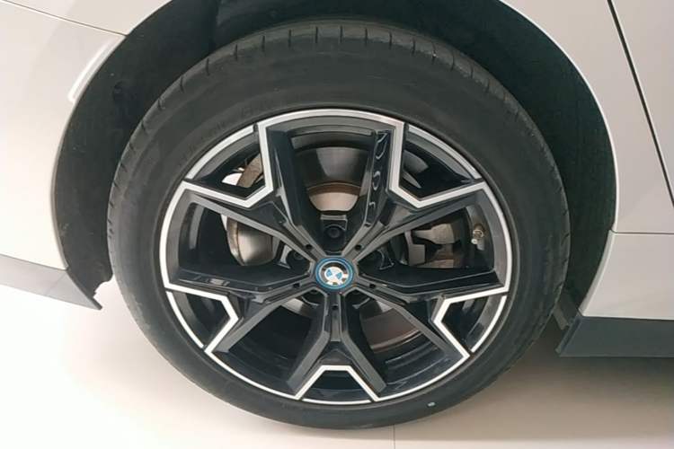 Used BMW i3 2023 eDrive 40 L Midnight Edition Exterior 5