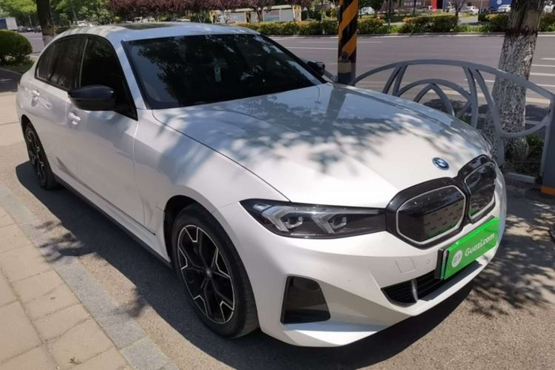 Used BMW i3 2023 eDrive 40 L Midnight Edition Front Right 45 Deg