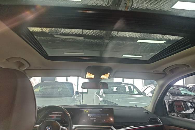 Used BMW i3 2023 eDrive 40 L Midnight Edition Headliner