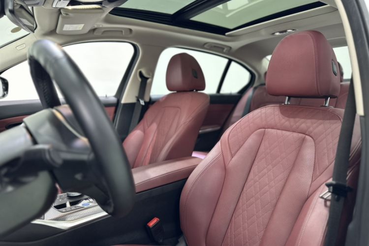 Used BMW i3 2023 eDrive 40 L Midnight Edition Interior 1