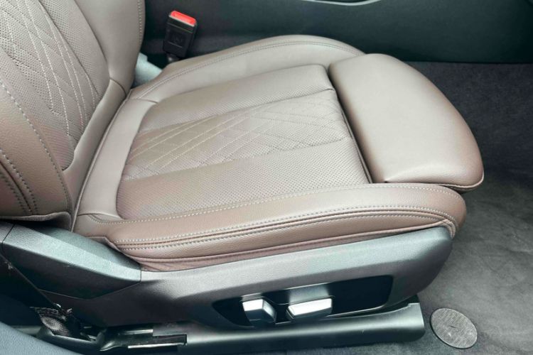 Used BMW i3 2023 eDrive 40 L Midnight Sports Package Interior 10