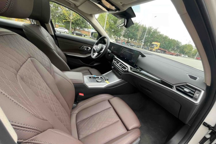 Used BMW i3 2023 eDrive 40 L Midnight Sports Package Interior 11