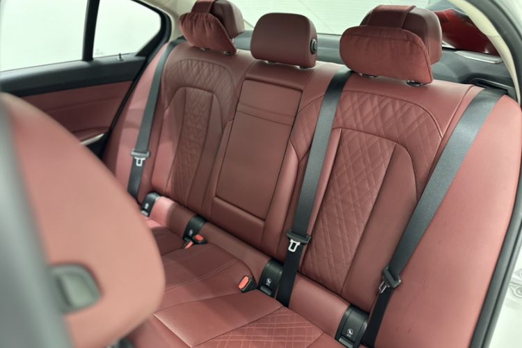 Used BMW i3 2023 eDrive 40 L Midnight Edition Interior 11