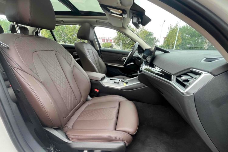 Used BMW i3 2023 eDrive 40 L Midnight Sports Package Interior 12
