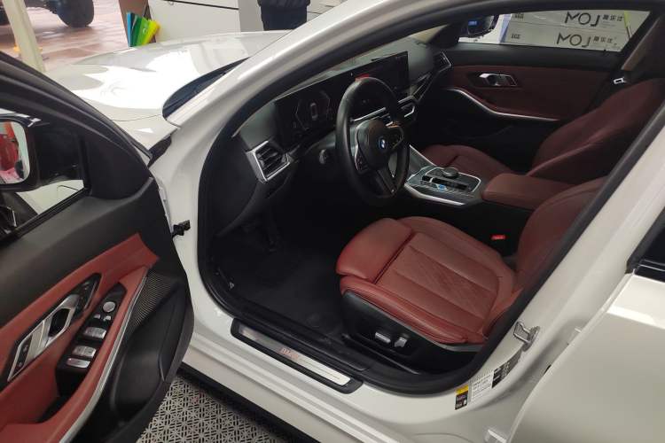 Used BMW i3 2023 eDrive 40 L Midnight Edition Interior 2