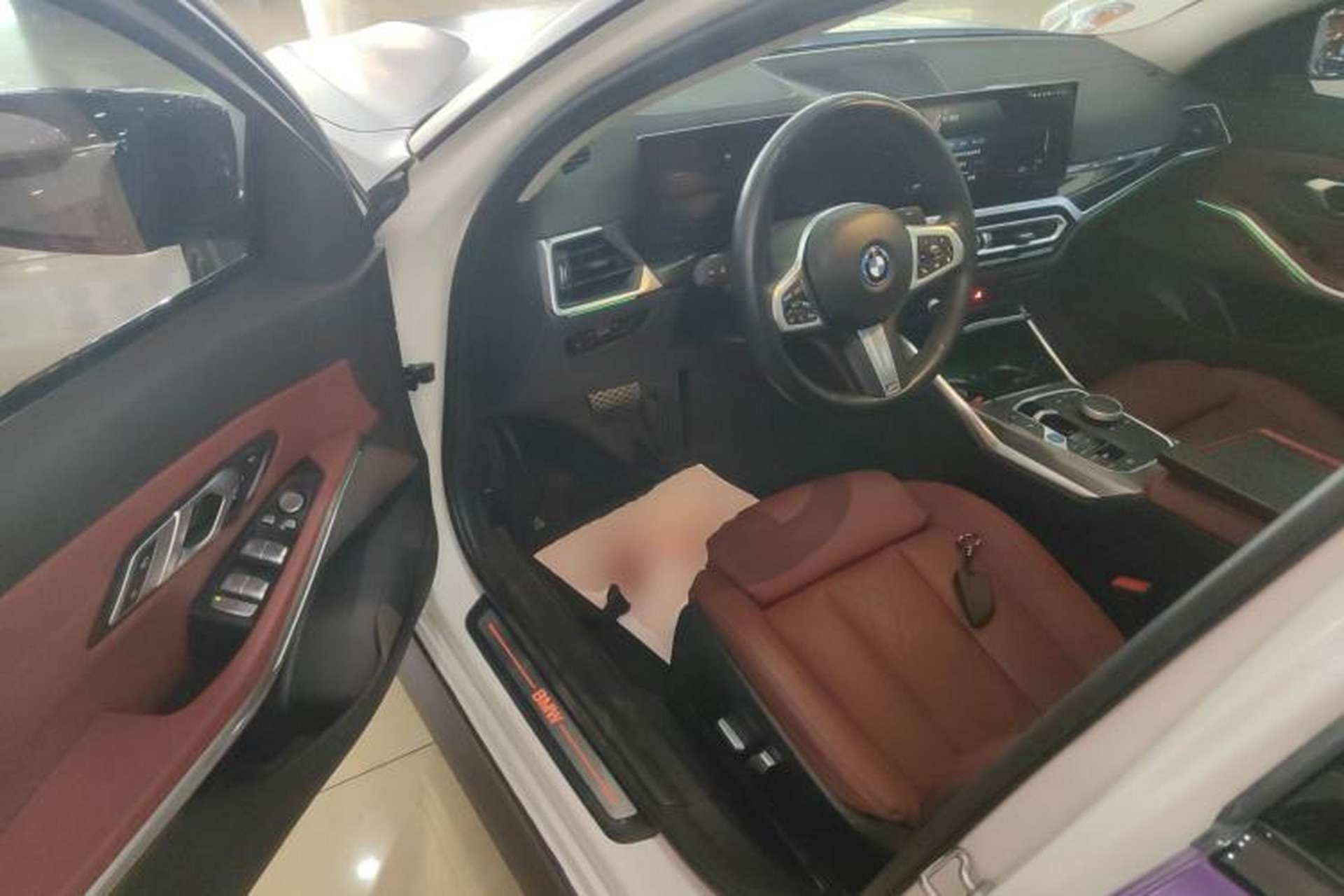 Used BMW i3 2023 eDrive 40 L Midnight Edition Interior 3