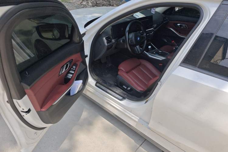 Used BMW i3 2023 eDrive 40 L Midnight Edition Interior 3