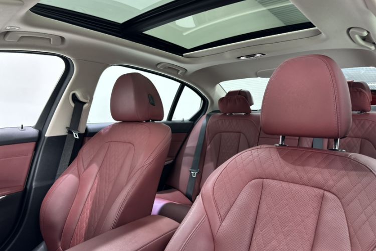 Used BMW i3 2023 eDrive 40 L Midnight Edition Interior 5