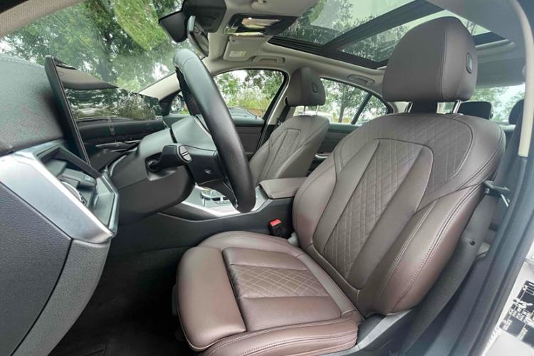 Used BMW i3 2023 eDrive 40 L Midnight Sports Package Interior 6