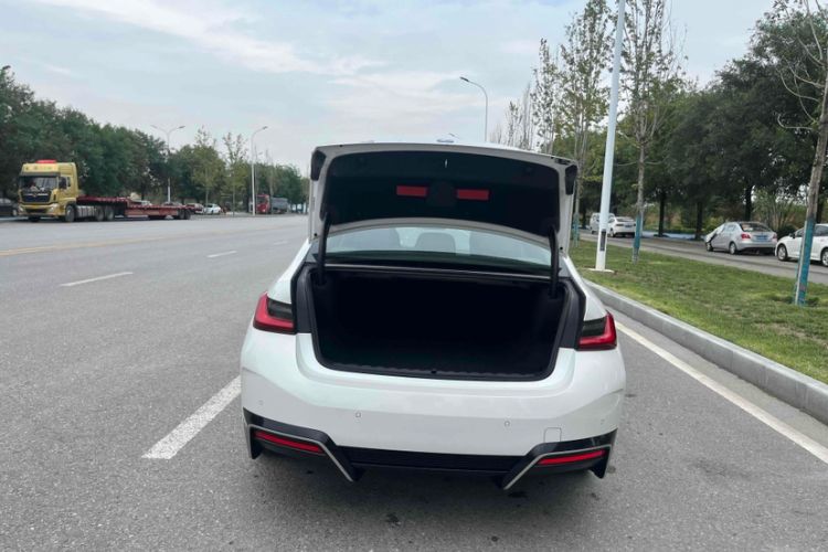 Used BMW i3 2023 eDrive 40 L Midnight Sports Package Interior 8
