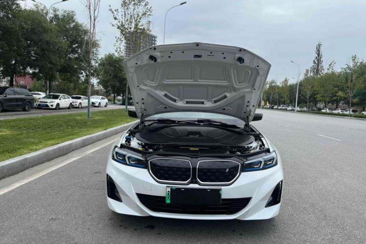 Used BMW i3 2023 eDrive 40 L Midnight Sports Package Interior 9
