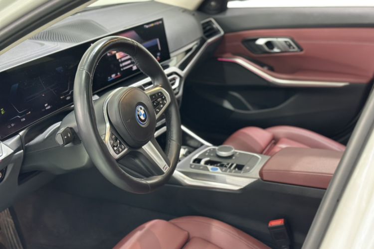 Used BMW i3 2023 eDrive 40 L Midnight Edition Interior 9