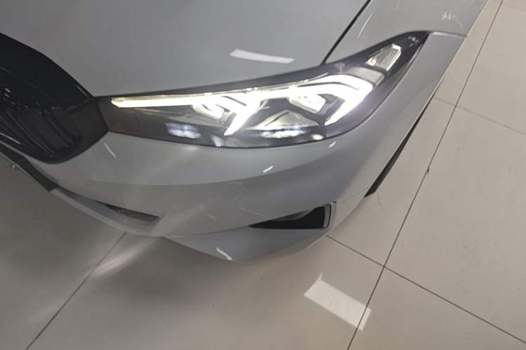 Used BMW i3 2023 eDrive 40 L Midnight Sports Package Left Front Headlight