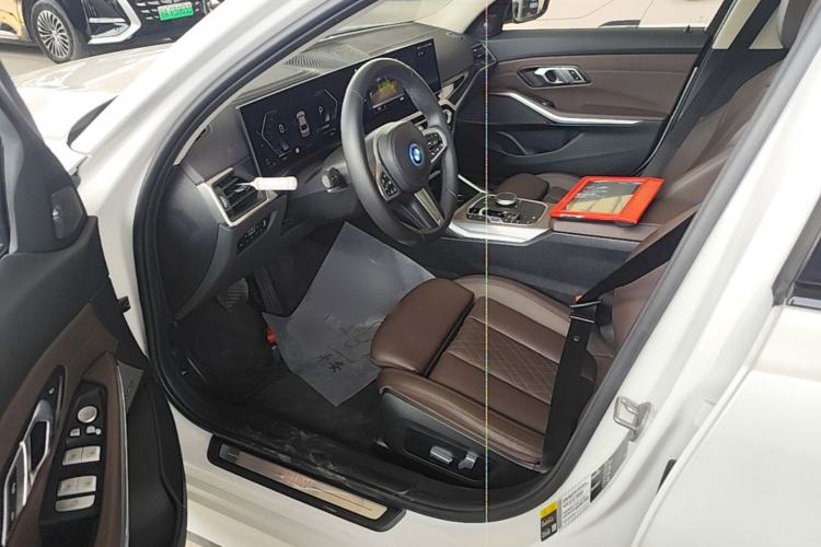 Used BMW i3 2023 eDrive 40 L Midnight Edition Left Front Seat