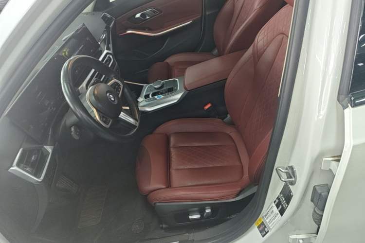 Used BMW i3 2023 eDrive 40 L Midnight Edition Left Front Seat