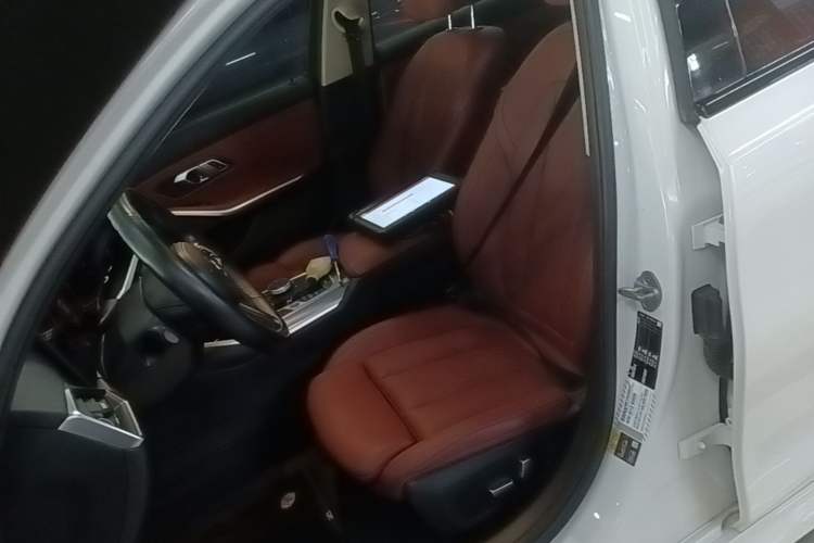 Used BMW i3 2023 eDrive 40 L Midnight Edition Left Front Seat