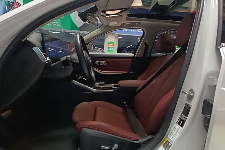 Used BMW i3 2023 eDrive 40 L Midnight Edition Left Front Seat