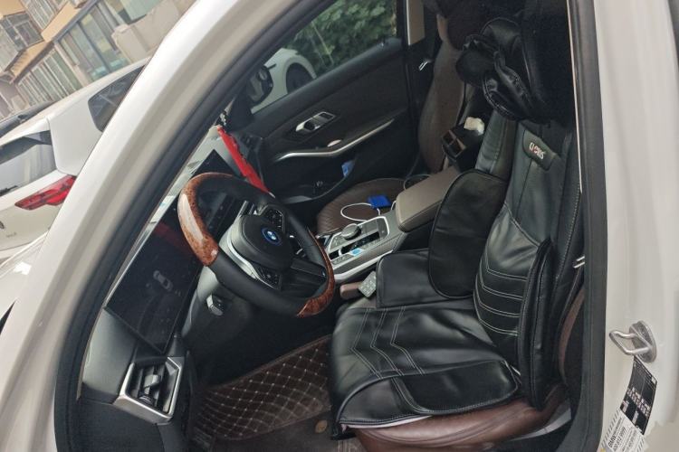 Used BMW i3 2023 eDrive 40 L Midnight Edition Left Front Seat