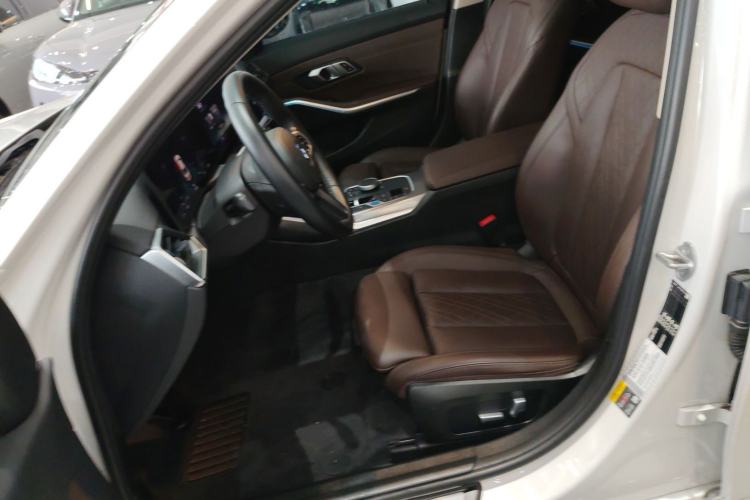 Used BMW i3 2023 eDrive 40 L Midnight Edition Left Front Seat