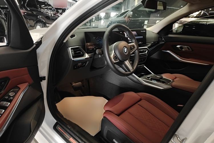 Used BMW i3 2023 eDrive 40 L Midnight Edition Left Front Seat