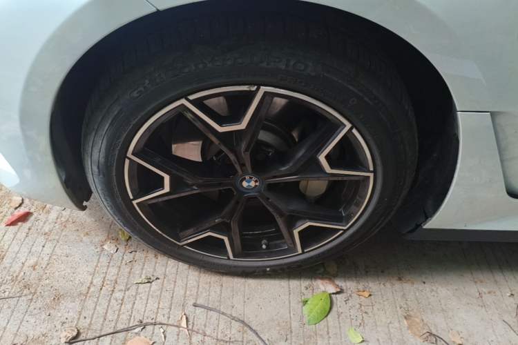 Used BMW i3 2023 eDrive 40 L Midnight Edition Left Front Wheel Hub