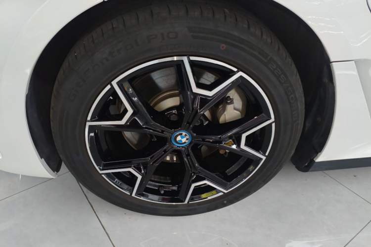 Used BMW i3 2023 eDrive 40 L Midnight Edition Left Front Wheel Hub