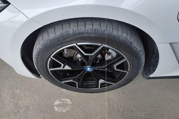 Used BMW i3 2023 eDrive 40 L Midnight Edition Left Front Wheel Hub