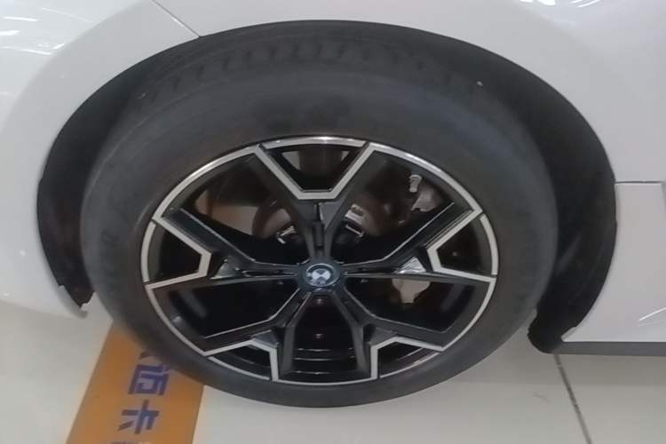 Used BMW i3 2023 eDrive 40 L Midnight Edition Left Front Wheel Hub