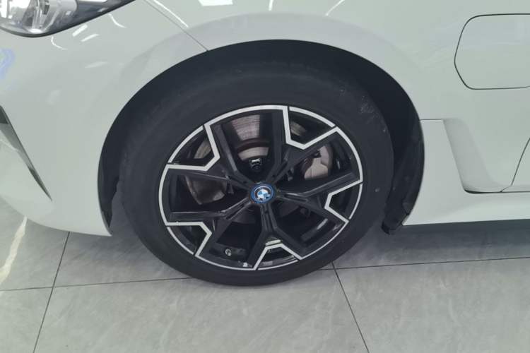 Used BMW i3 2023 eDrive 40 L Midnight Edition Left Front Wheel Hub