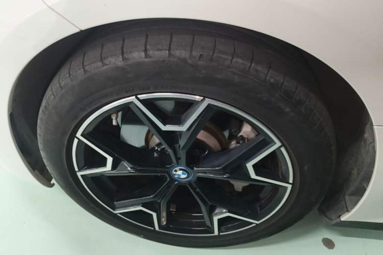 Used BMW i3 2023 eDrive 40 L Midnight Edition Left Front Wheel Hub