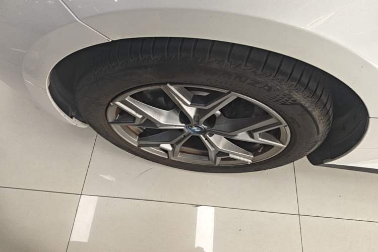 Used BMW i3 2023 eDrive 40 L Midnight Sports Package Left Front Wheel Hub