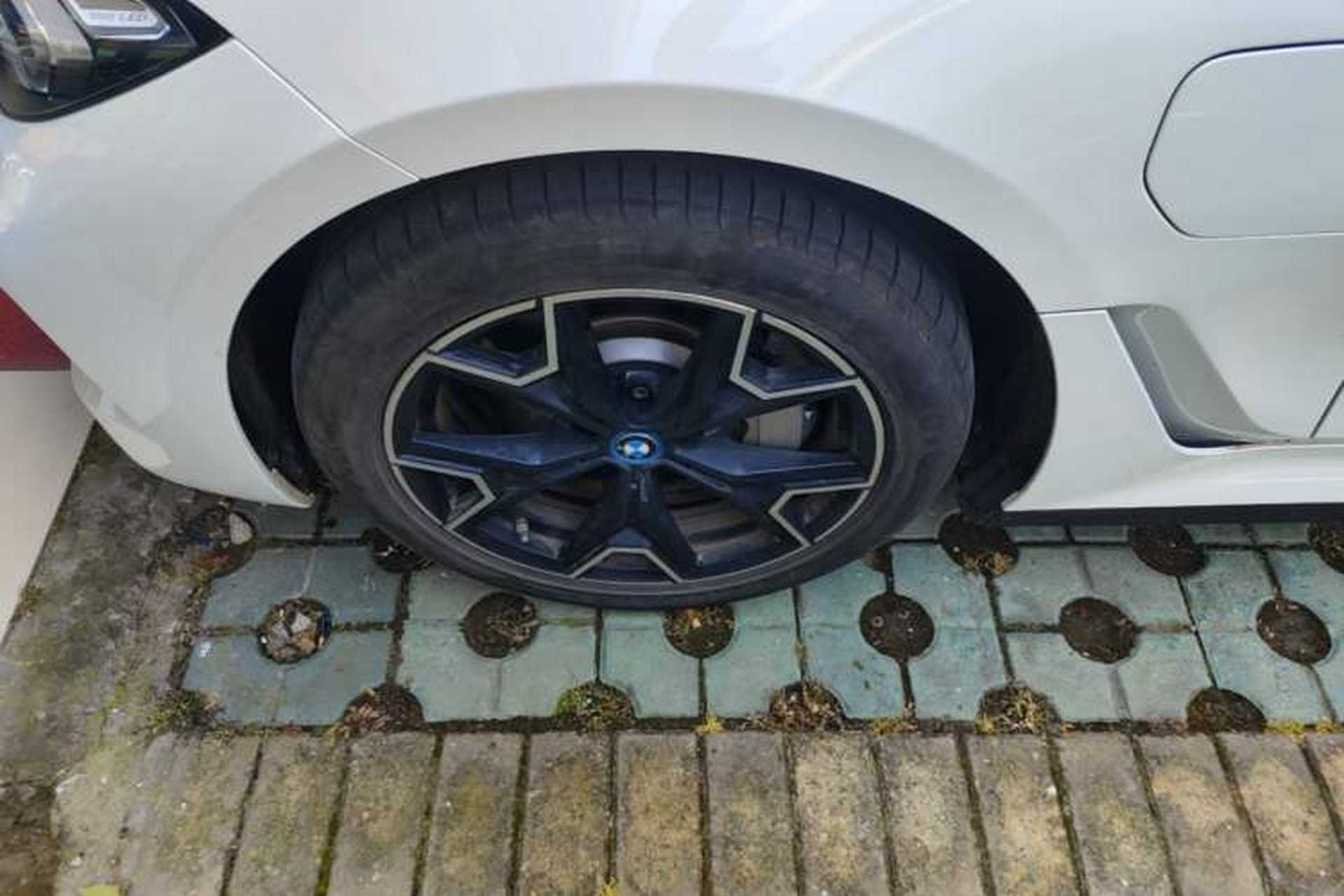 Used BMW i3 2023 eDrive 40 L Midnight Edition Left Front Wheel Hub