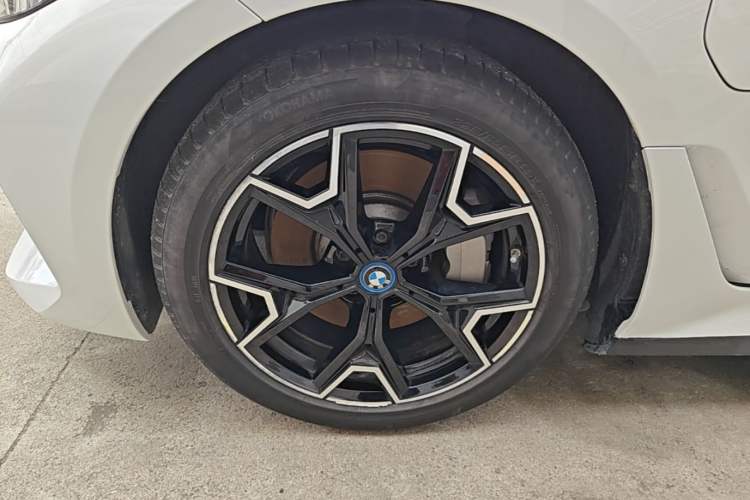 Used BMW i3 2023 eDrive 40 L Midnight Edition Left Front Wheel Hub