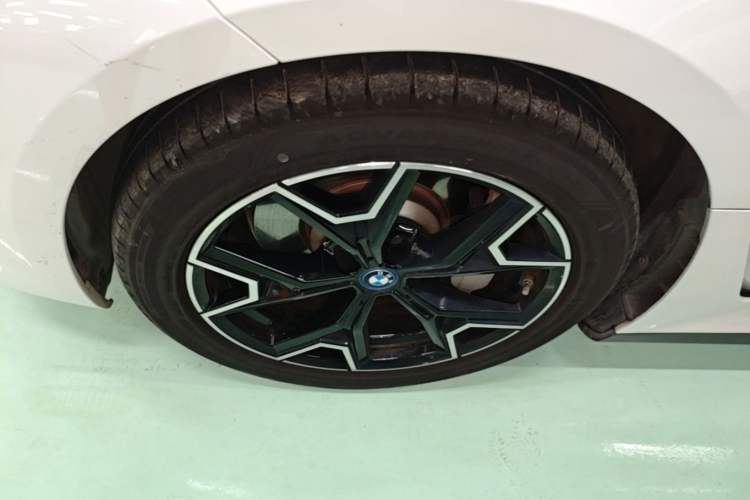 Used BMW i3 2023 eDrive 40 L Midnight Edition Left Front Wheel Hub