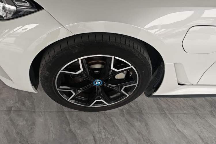Used BMW i3 2023 eDrive 40 L Midnight Edition Left Front Wheel Hub