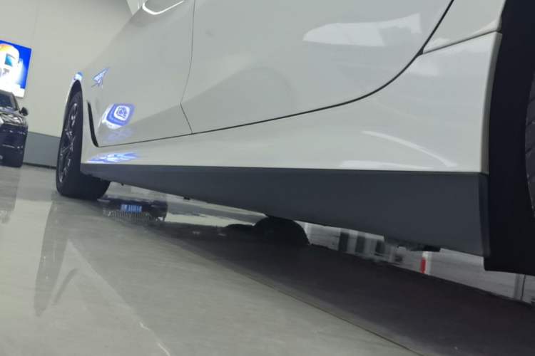 Used BMW i3 2023 eDrive 40 L Midnight Edition Left Side Sill
