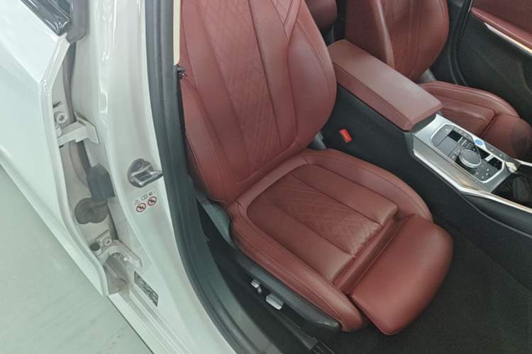 Used BMW i3 2023 eDrive 40 L Midnight Edition Right Front Seat