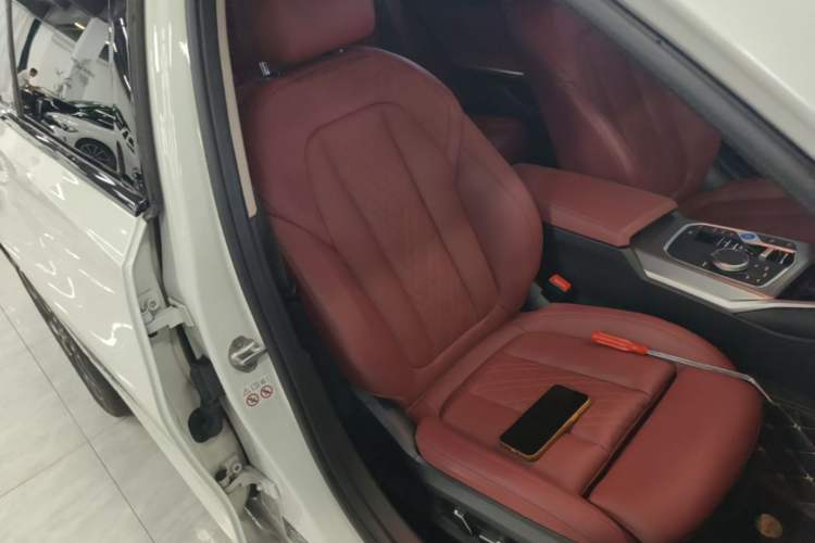 Used BMW i3 2023 eDrive 40 L Midnight Edition Right Front Seat