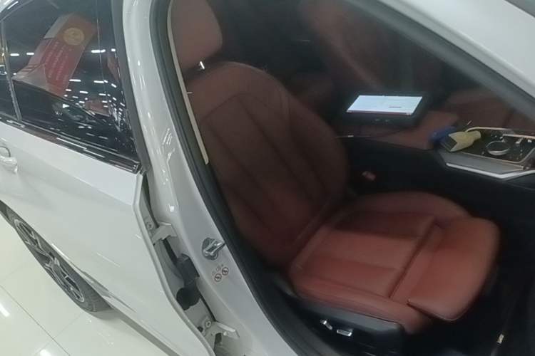 Used BMW i3 2023 eDrive 40 L Midnight Edition Right Front Seat