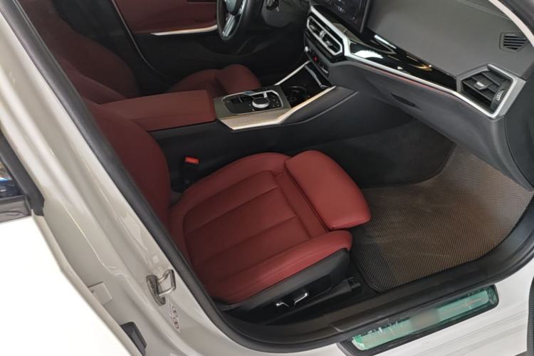 Used BMW i3 2023 eDrive 40 L Midnight Edition Right Front Seat