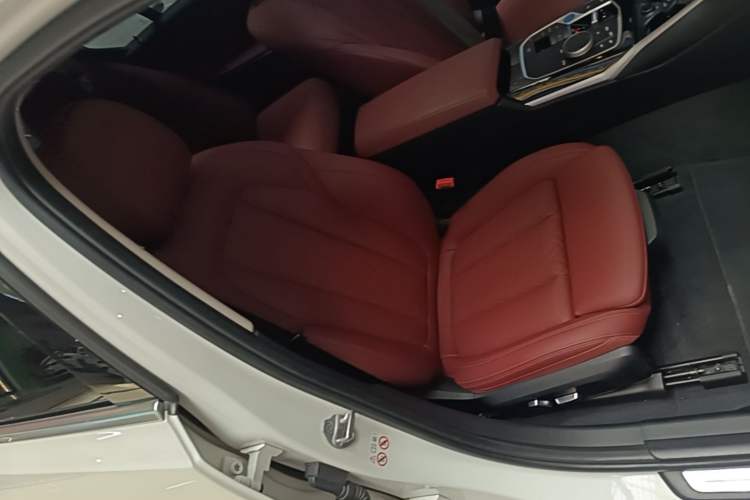 Used BMW i3 2023 eDrive 40 L Midnight Edition Right Front Seat