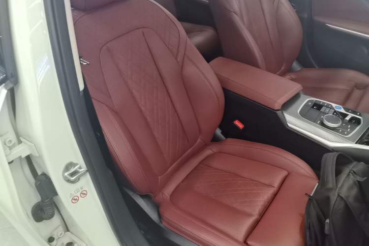 Used BMW i3 2023 eDrive 40 L Midnight Edition Right Front Seat