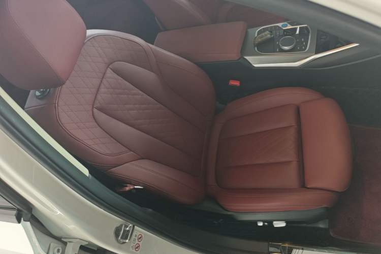 Used BMW i3 2023 eDrive 40 L Midnight Edition Right Front Seat