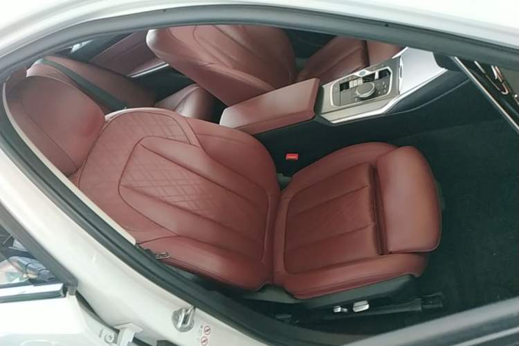 Used BMW i3 2023 eDrive 40 L Midnight Edition Right Front Seat