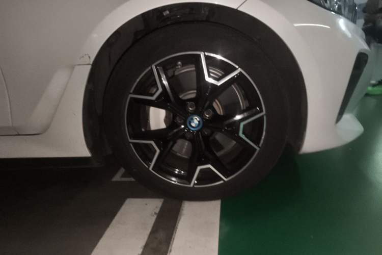 Used BMW i3 2023 eDrive 40 L Midnight Edition Right Front Wheel Hub