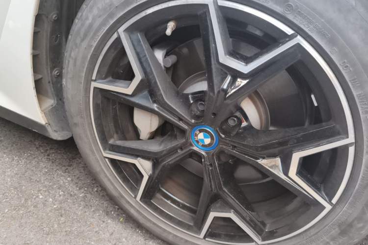 Used BMW i3 2023 eDrive 40 L Midnight Edition Right Front Wheel Hub